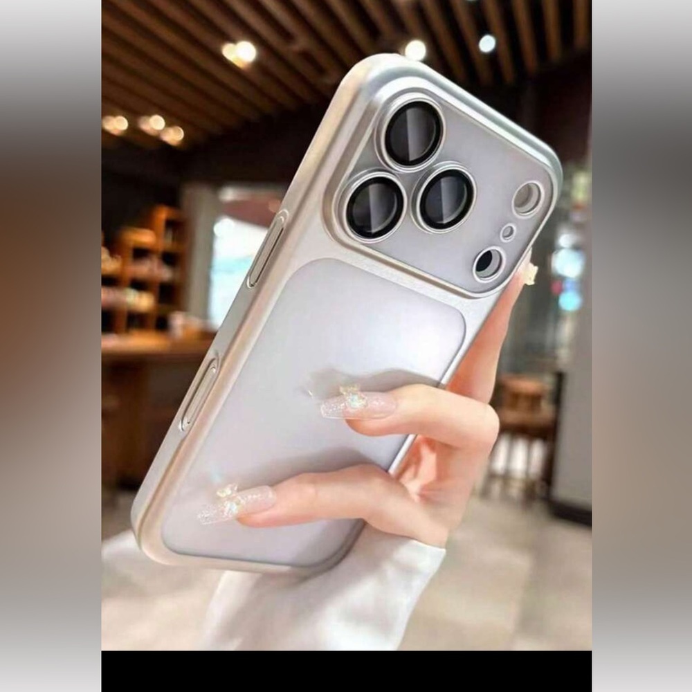 Sleek Silver Phone Case 17 Pro Max